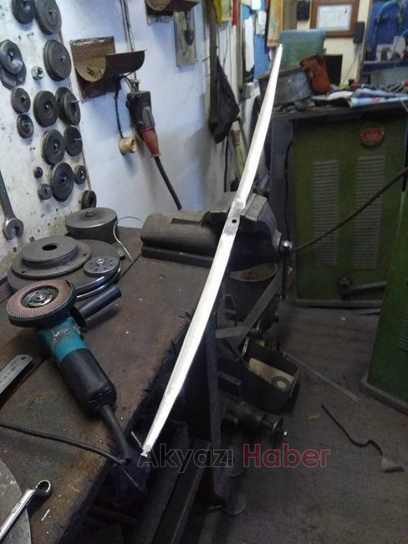 Akyazılı Esnaf Kamyon Makasından Yay Yaptı