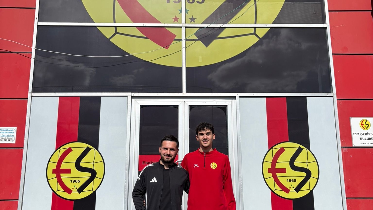 Akyazılı futbolcu Eskişehirspor'a transfer oldu