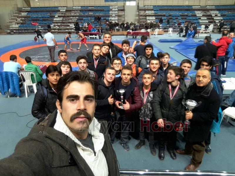  Akyazılı Genç Güreşçiler Sakarya İl Birincisi Oldu