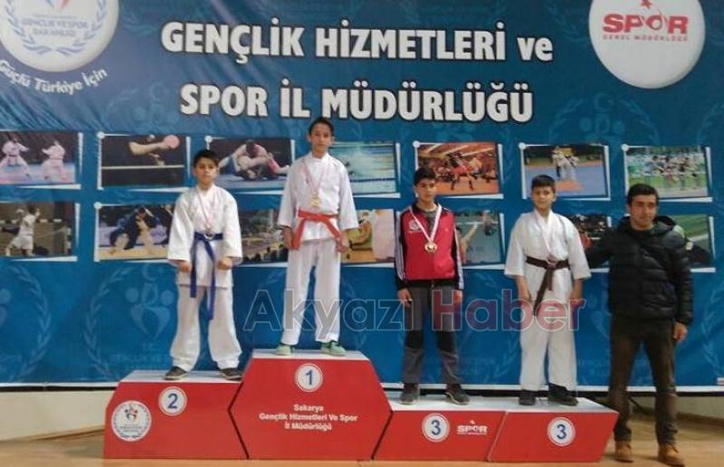 Akyazılı Genç Karateciler Madalyasız Dönmüyor