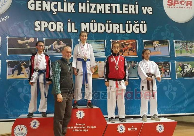 Akyazılı Genç Karateciler Madalyasız Dönmüyor
