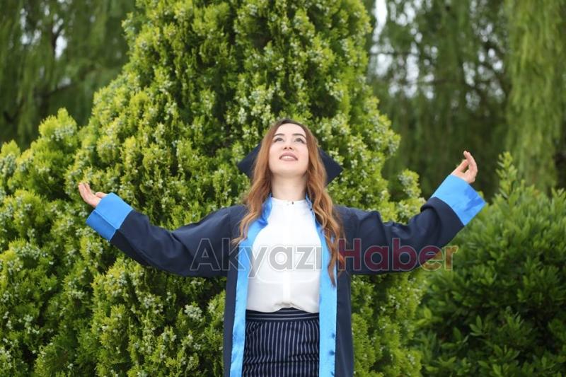 Akyazılı Genç Kız Üniversite Birincisi Oldu