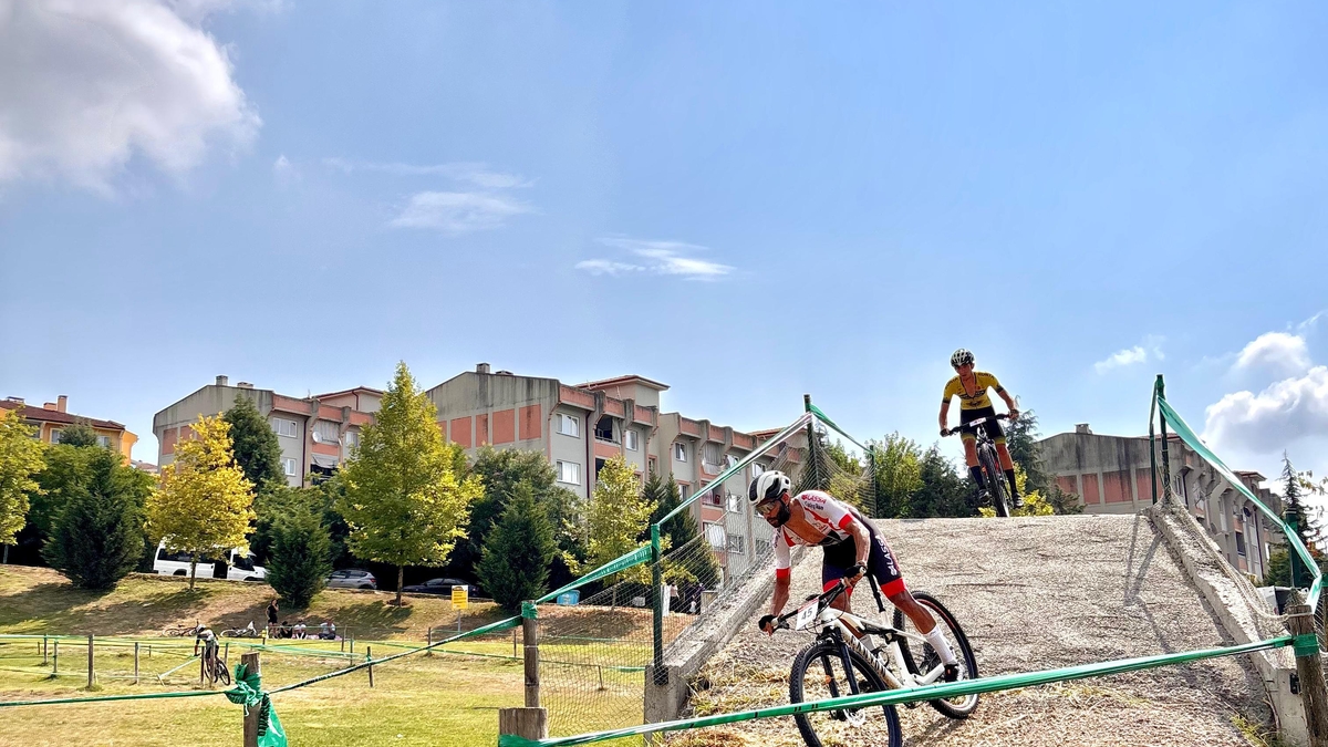 Akyazılı Genç pedalcı Türkiye üçüncüsü
