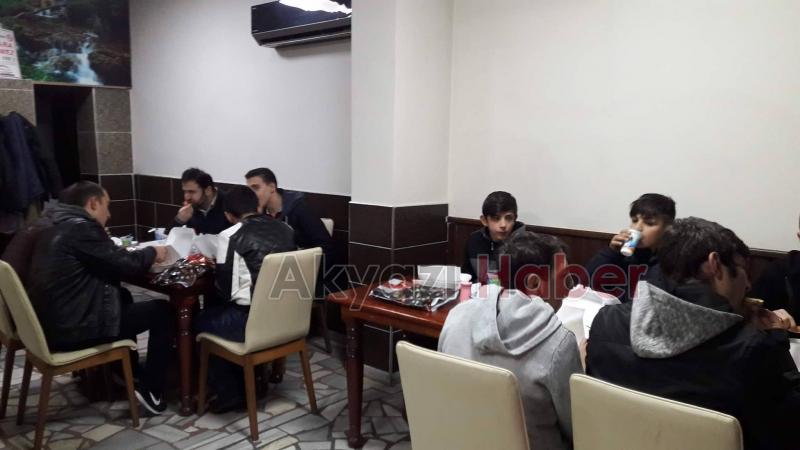 Akyazılı Gençler Yatsı Namazında Biraya Geldi