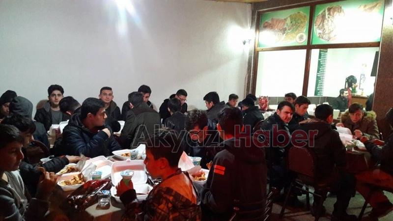 Akyazılı Gençler Yatsı Namazında Biraya Geldi