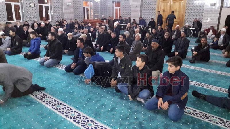 Akyazılı Gençler Yatsı Namazında Buluştu