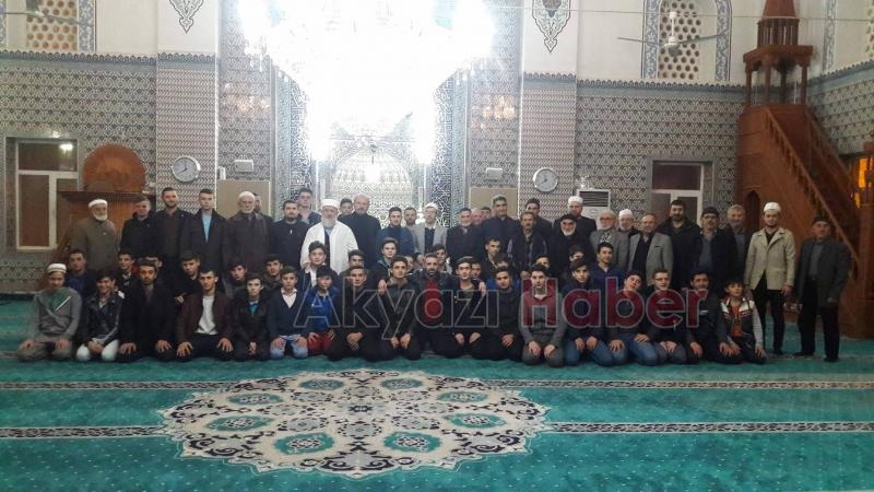 Akyazılı Gençler Yatsı Namazında Buluştu