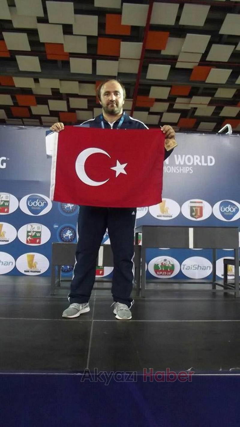 Akyazılı Güreşçi Adem Altun Dünya Üçüncüsü Oldu