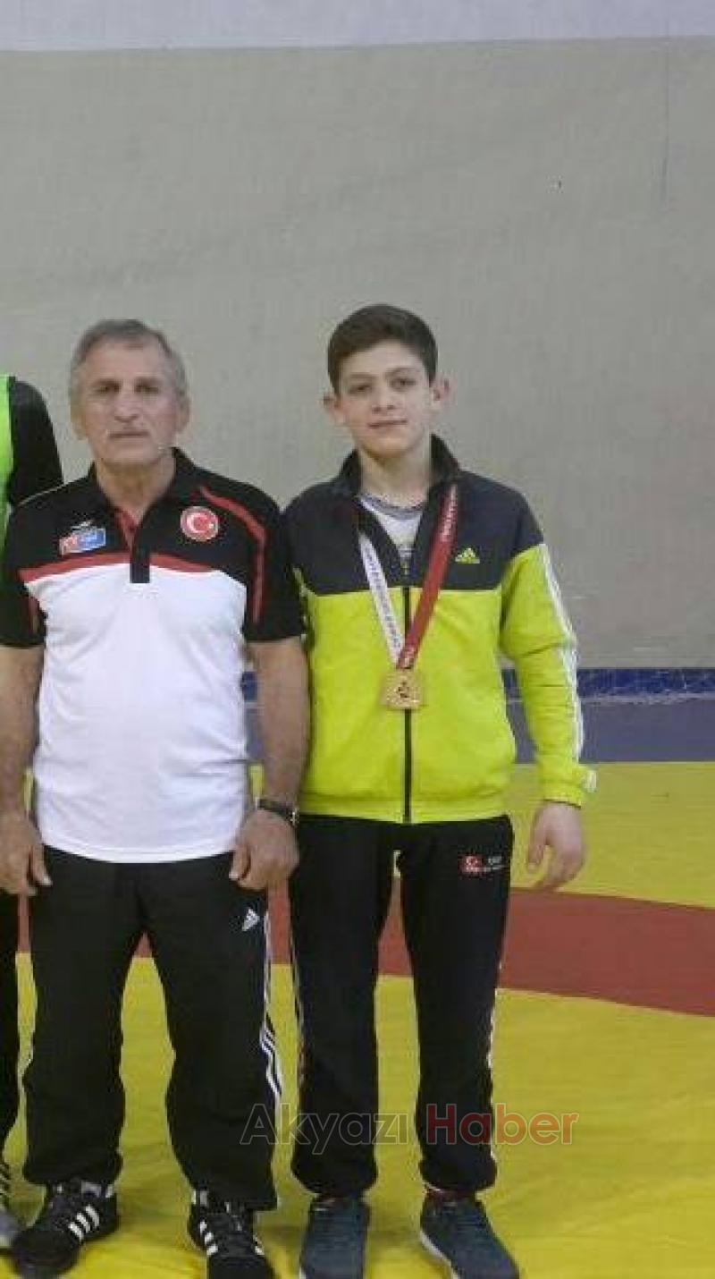 Akyazılı Güreşçi Milli Takıma Davet Edildi