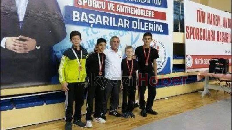 Akyazılı Güreşçiler Bir Başarıya Daha İmza Attı