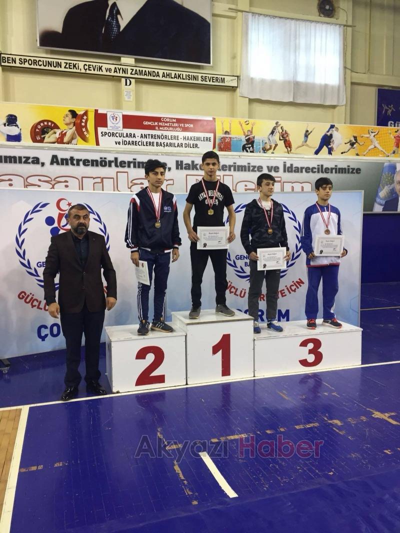 Akyazılı Güreşçiler Çorum danda Boş Dönmediler