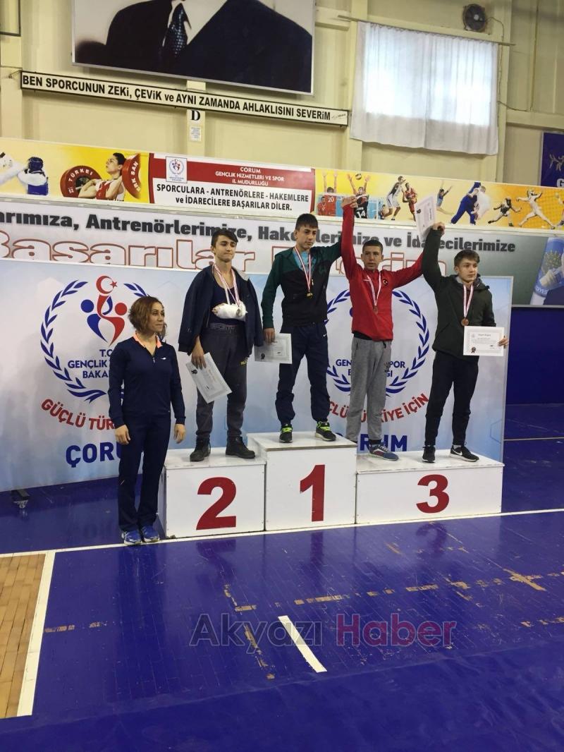 Akyazılı Güreşçiler Çorum danda Boş Dönmediler