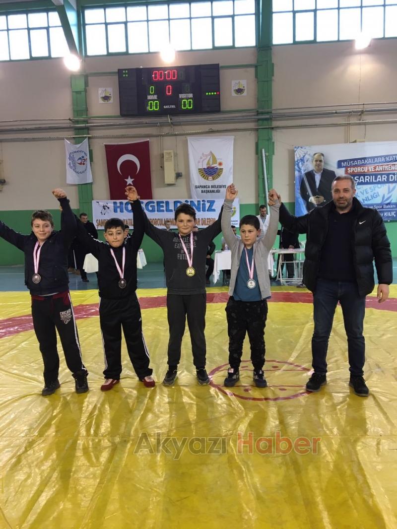  Akyazılı Güreşçiler Şampiyonada Derece Yaptı