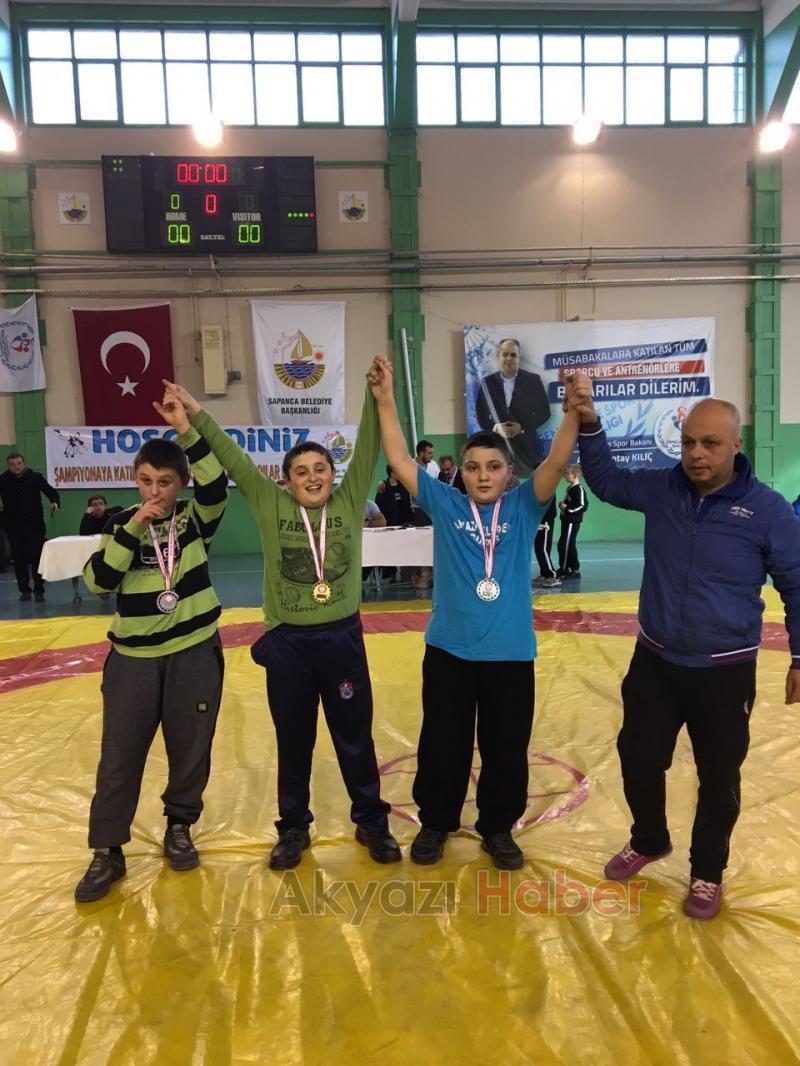  Akyazılı Güreşçiler Şampiyonada Derece Yaptı
