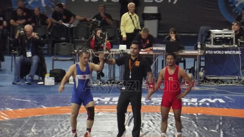 Akyazılı Güreşçiler Şampiyonaya Damga Vurdu