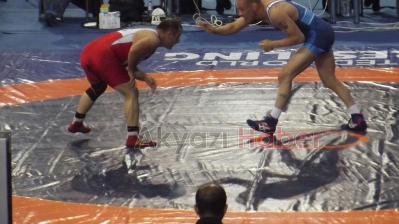 Akyazılı Güreşçiler Şampiyonaya Damga Vurdu