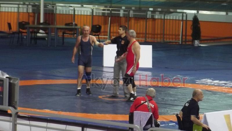 Akyazılı Güreşçiler Şampiyonaya Damga Vurdu