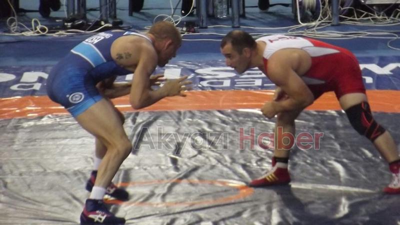 Akyazılı Güreşçiler Şampiyonaya Damga Vurdu