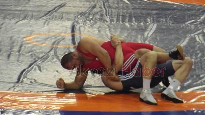 Akyazılı Güreşçiler Şampiyonaya Damga Vurdu