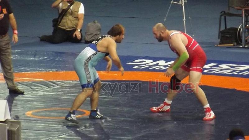 Akyazılı Güreşçiler Şampiyonaya Damga Vurdu