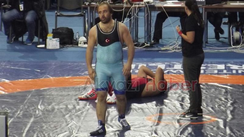 Akyazılı Güreşçiler Şampiyonaya Damga Vurdu