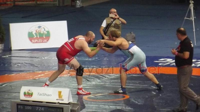 Akyazılı Güreşçiler Şampiyonaya Damga Vurdu