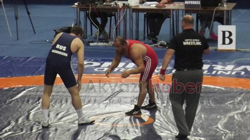 Akyazılı Güreşçiler Şampiyonaya Damga Vurdu