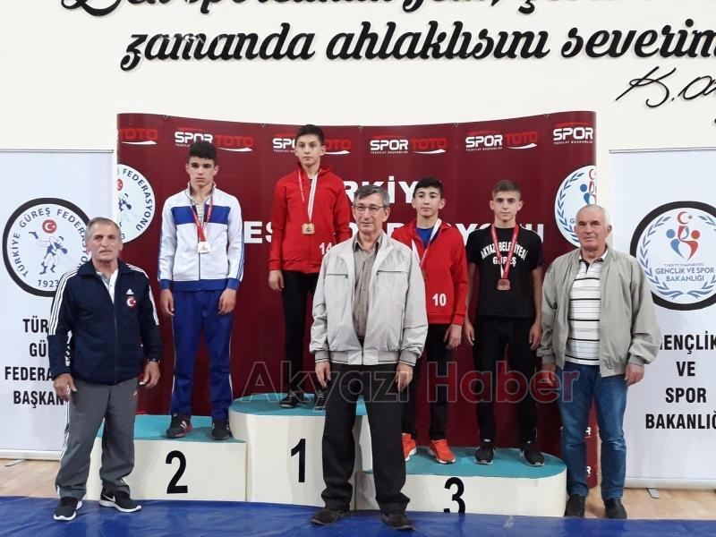  Akyazılı Güreşçiler Türkiye Şampiyonasına Gidiyor