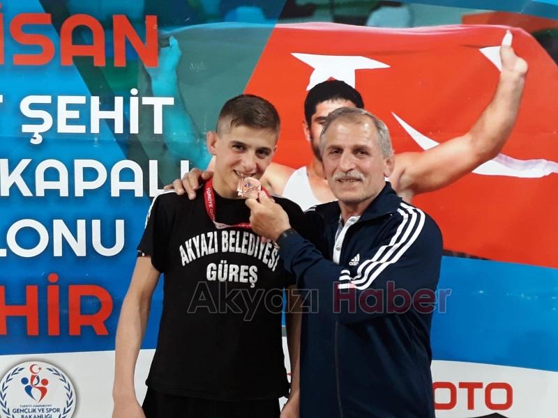  Akyazılı Güreşçiler Türkiye Şampiyonasına Gidiyor