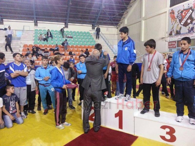 Akyazılı Güreşçilere Milli Davet