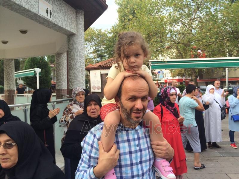 Akyazılı Hacı Adayları Kutsal Topraklara Dualarla Uğurlandı