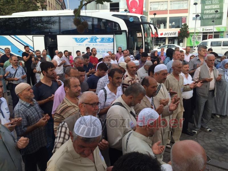 Akyazılı Hacı Adayları Kutsal Topraklara Dualarla Uğurlandı