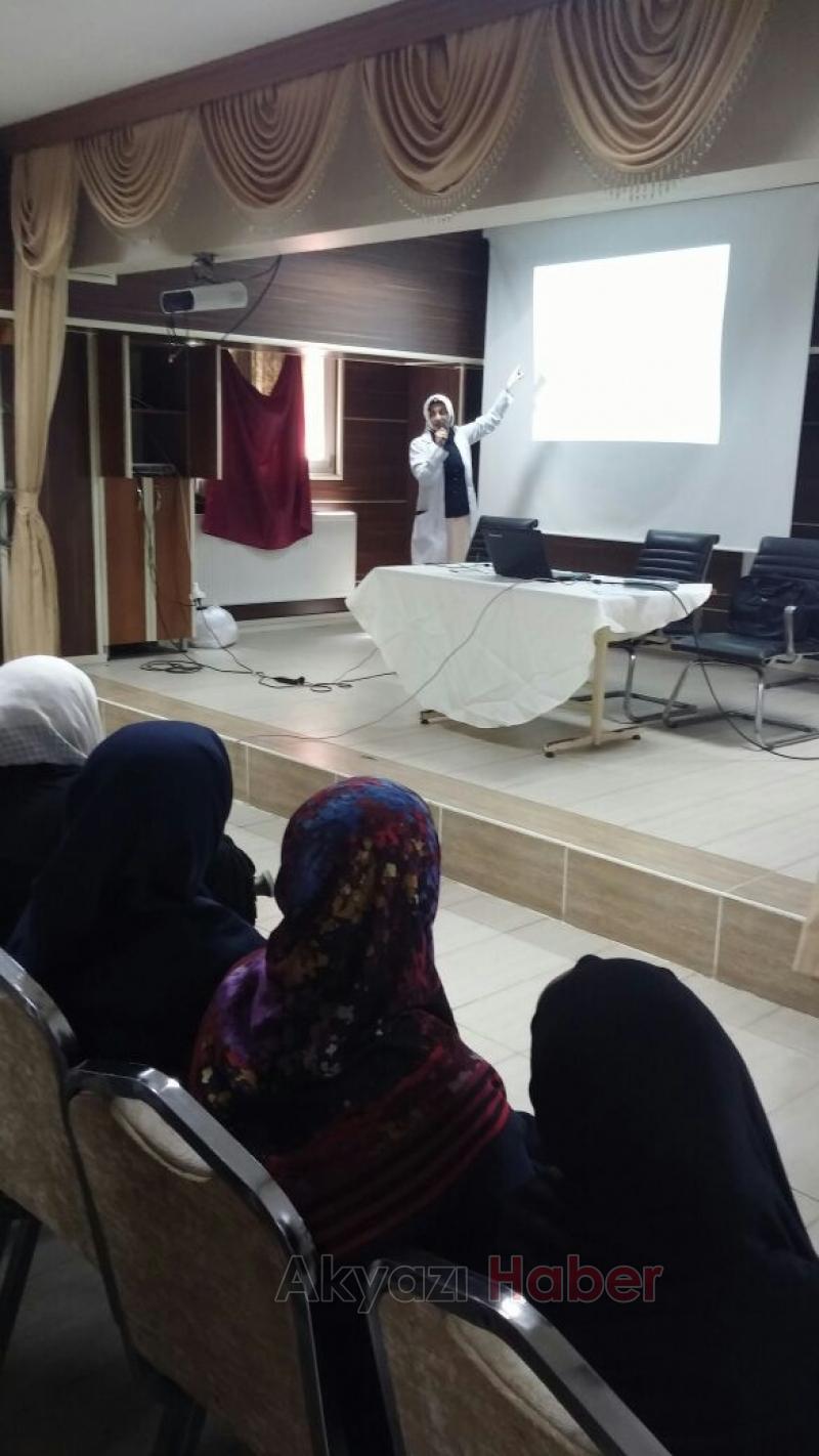 AKYAZILI HACI ADAYLARINA TEMEL SAĞLIK BİLGİLİ SEMİNER VERİLDİ