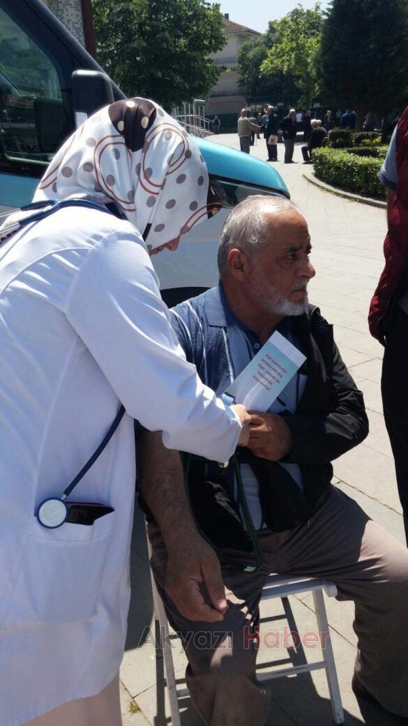 AKYAZILI HACI ADAYLARINA TEMEL SAĞLIK BİLGİLİ SEMİNER VERİLDİ