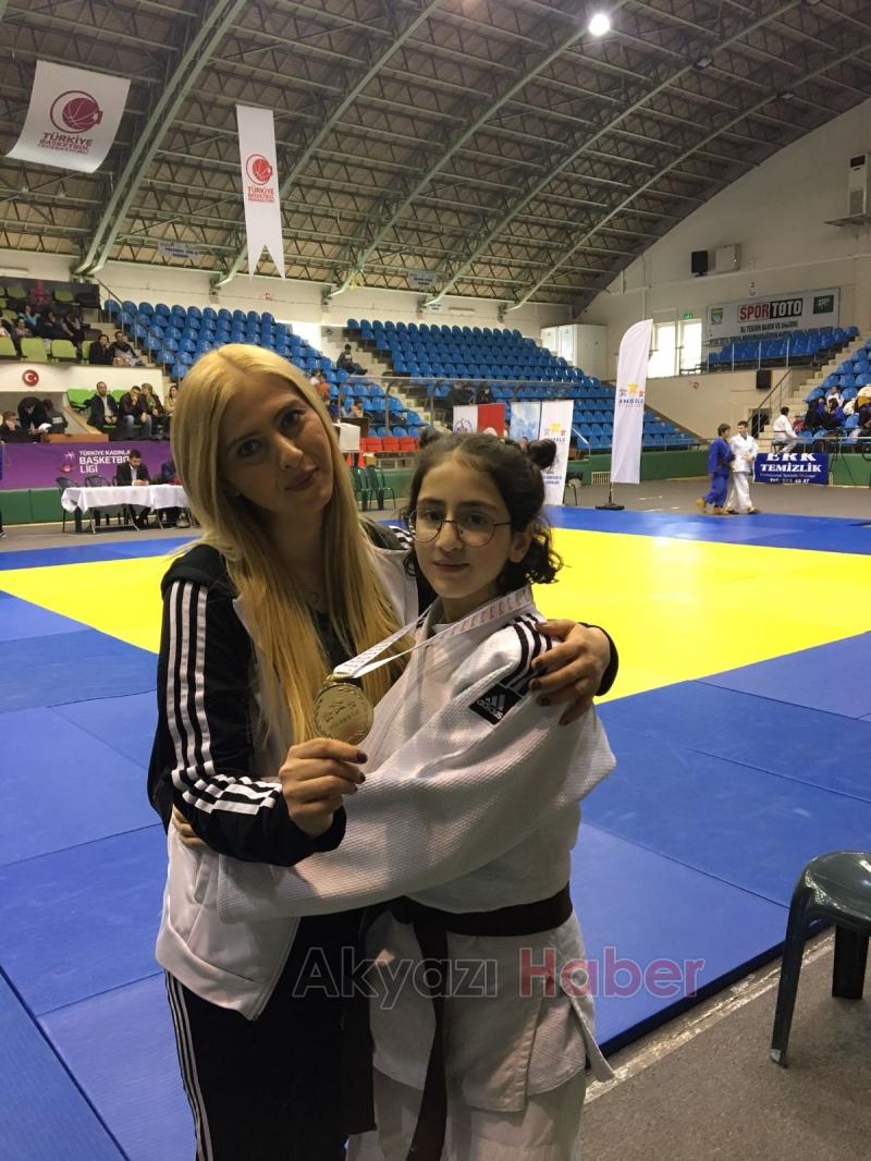 AKYAZILI JUDOCULAR ŞAMPİYON OLDU