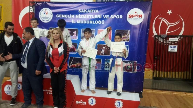 AKYAZILI JUDOCULAR ŞEHİTLER İÇİN MİNDERE ÇIKTILAR