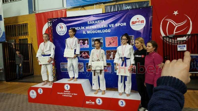 AKYAZILI JUDOCULAR ŞEHİTLER İÇİN MİNDERE ÇIKTILAR