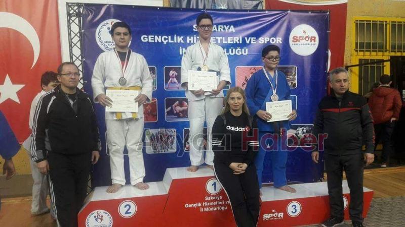 AKYAZILI JUDOCULAR ŞEHİTLER İÇİN MİNDERE ÇIKTILAR