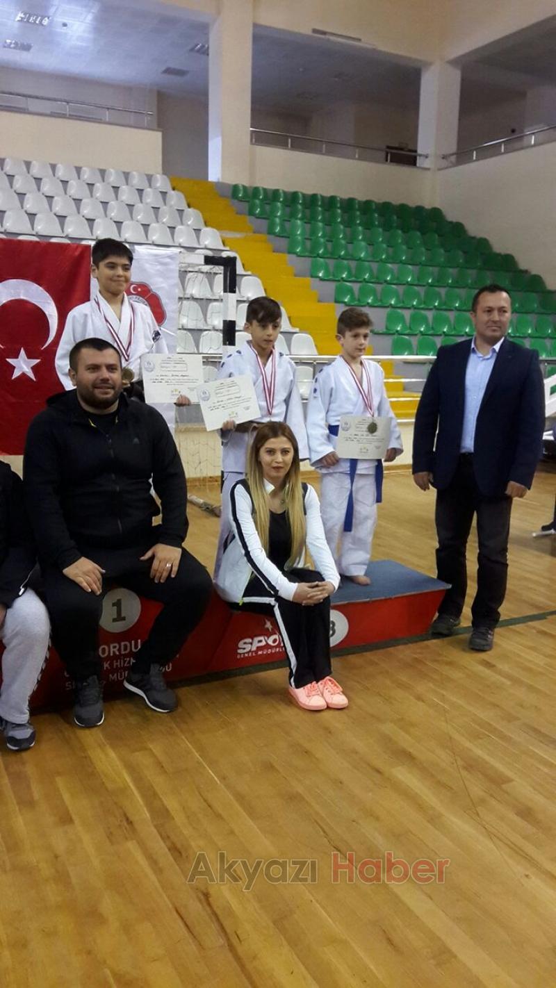 Akyazılı Judocular Türkiye Üçüncüsü Oldular