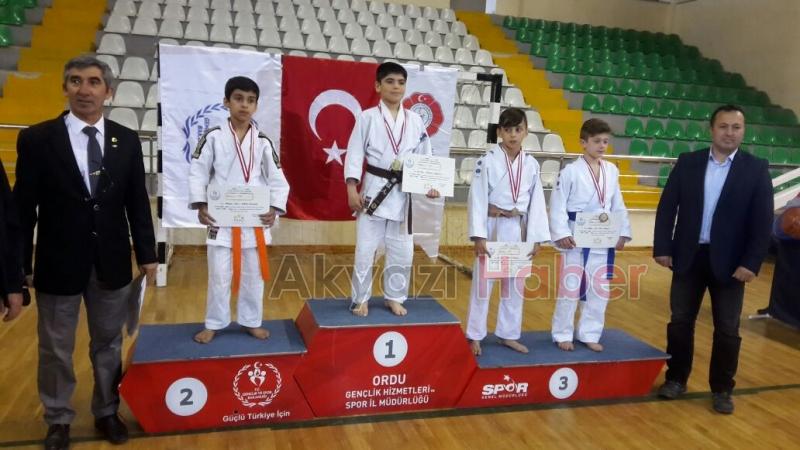 Akyazılı Judocular Türkiye Üçüncüsü Oldular