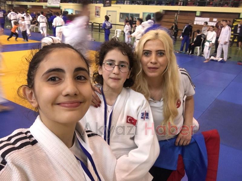 AKYAZILI JUDOCULAR YUNANİSTAN’DA ŞAMPİYON OLDU