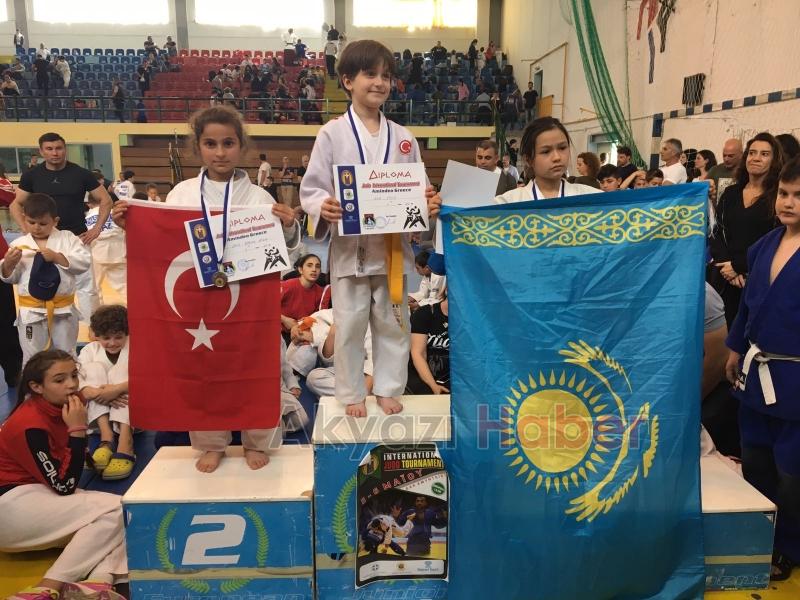 AKYAZILI JUDOCULAR YUNANİSTAN’DA ŞAMPİYON OLDU