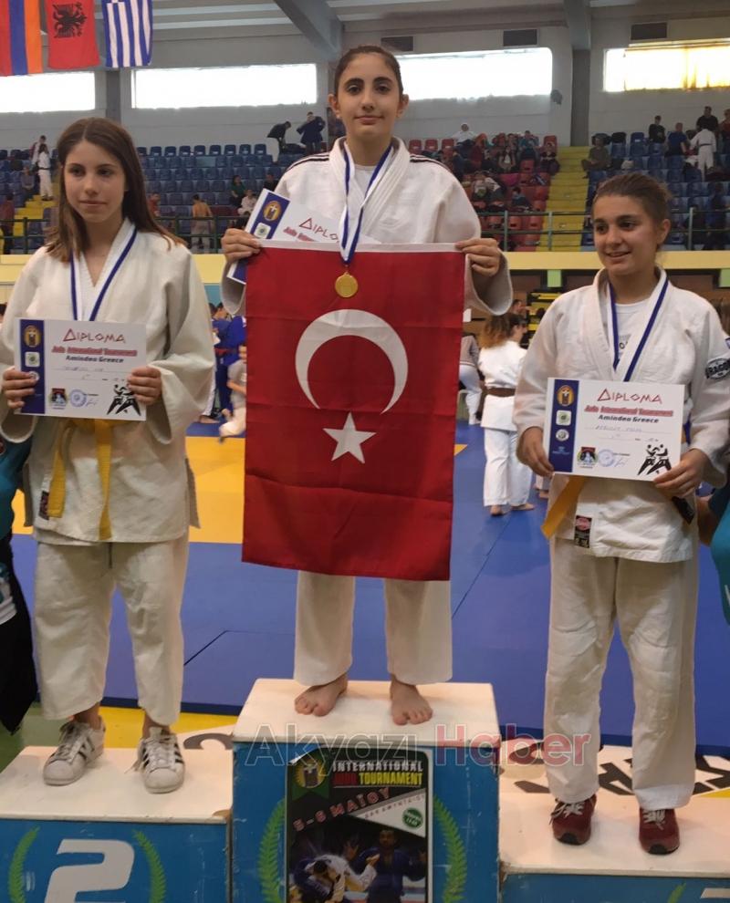 AKYAZILI JUDOCULAR YUNANİSTAN’DA ŞAMPİYON OLDU
