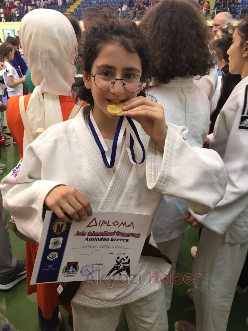 AKYAZILI JUDOCULAR YUNANİSTAN’DA ŞAMPİYON OLDU