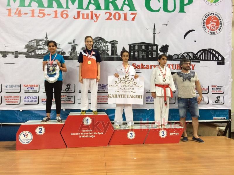 Akyazılı Karateciler Altın Madalyasız Dönmüyor