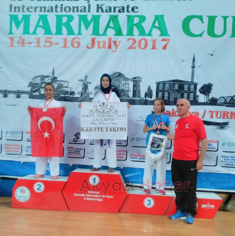 Akyazılı Karateciler Altın Madalyasız Dönmüyor