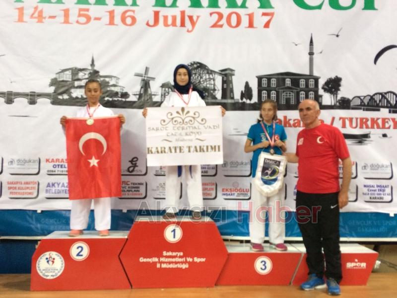 Akyazılı Karateciler Altın Madalyasız Dönmüyor