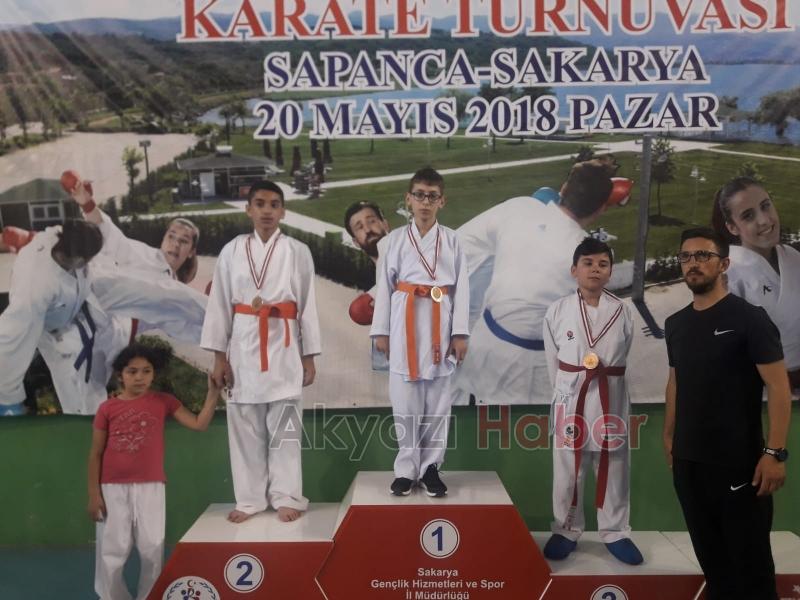 Akyazılı Karateciler Madalyasız Dönmüyor