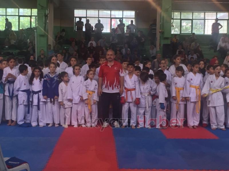 Akyazılı Karateciler Madalyasız Dönmüyor