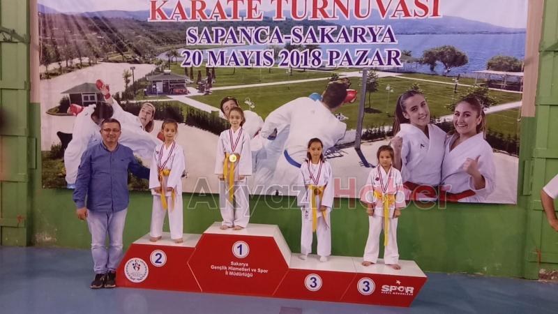 Akyazılı Karateciler Madalyasız Dönmüyor